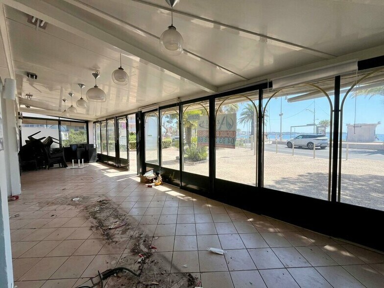Local commercial dans Fréjus à louer - Photo intérieure – Image 2 sur 10