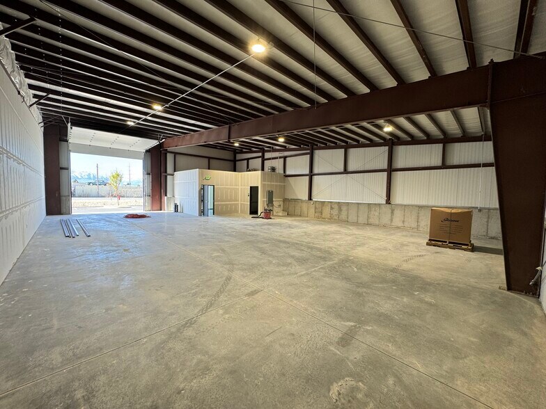 184 West 1400 North, Spanish Fork, UT à louer - Photo de l’immeuble – Image 2 sur 11