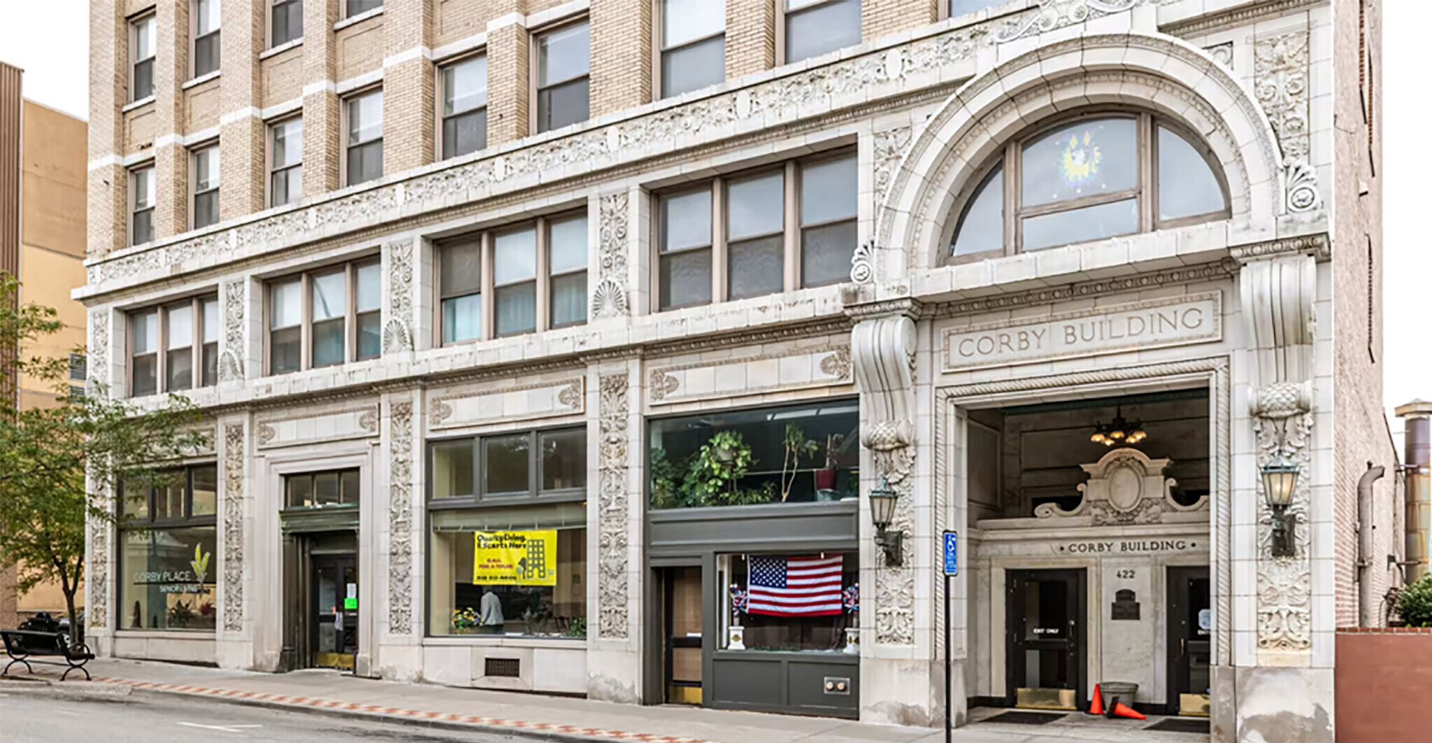 422 Felix St, Saint Joseph, MO à vendre Photo de l’immeuble– Image 1 sur 37