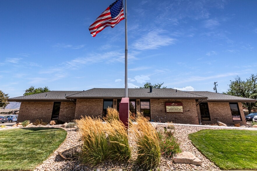 9853 S 700 E, Sandy, UT à louer - Photo de l’immeuble – Image 2 sur 14