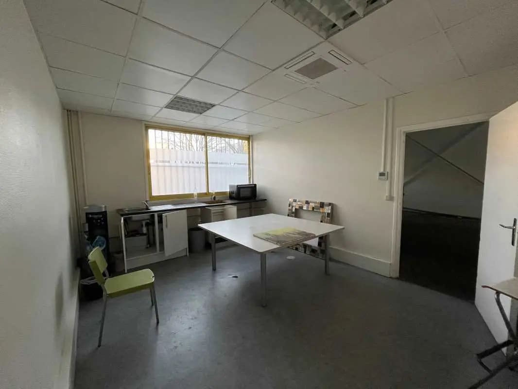 240 Rue Helene Boucher, Buc à louer Photo intérieure– Image 1 sur 5