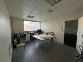 240 Rue Helene Boucher, Buc à louer Photo intérieure– Image 1 sur 5