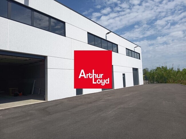 Plus de détails pour Local d'activités à louer