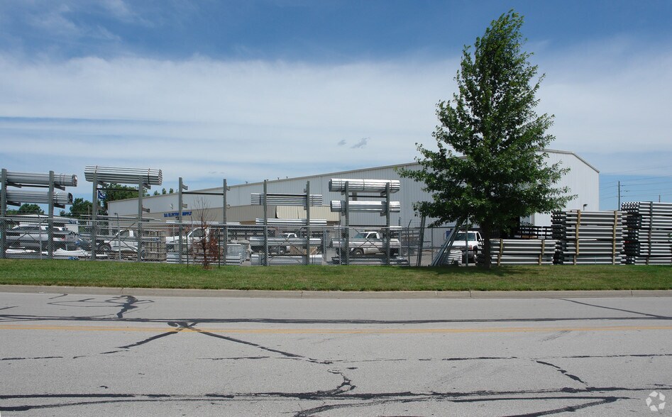 428 SE Fleetway Cir, Lees Summit, MO à louer - Photo de l’immeuble – Image 2 sur 2