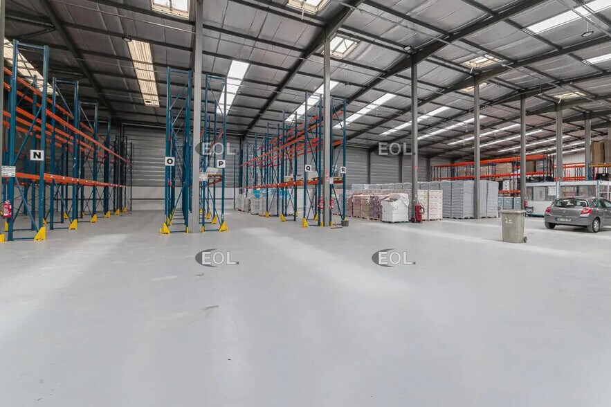 Local d’activités dans Dammartin-en-Goële à louer - Photo de l’immeuble – Image 3 sur 15