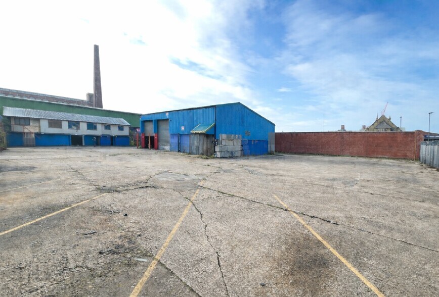 Campbell St, Preston à louer - Photo de l’immeuble – Image 1 sur 4