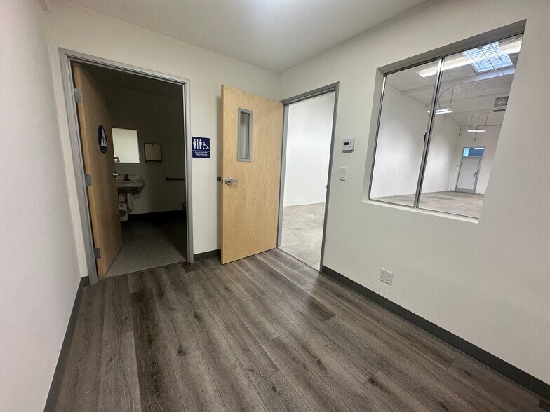 14723-14825 Oxnard St, Van Nuys, CA à louer - Photo de l’immeuble – Image 2 sur 11