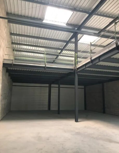 Local d'activités dans Artigues-près-Bordeaux à vendre - Photo de l’immeuble – Image 2 sur 12