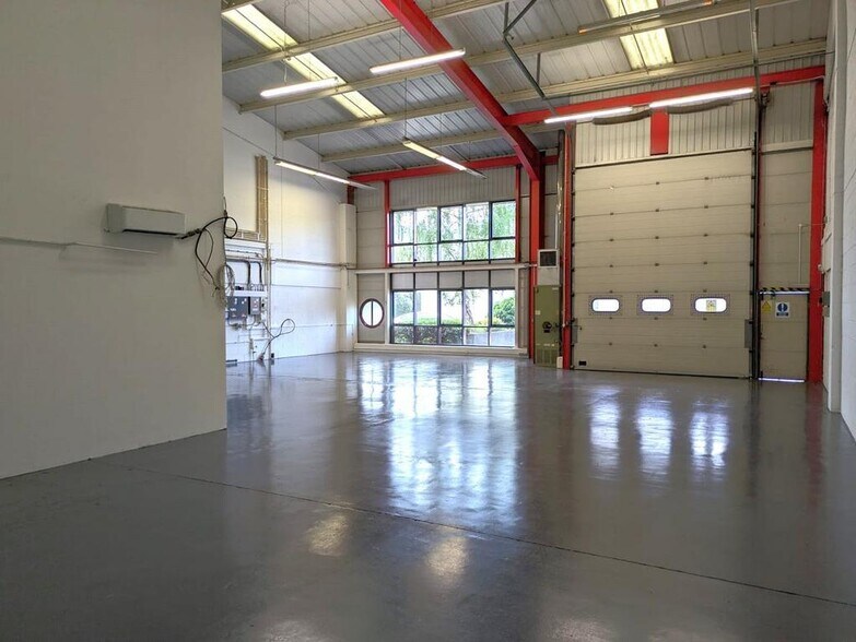 Walnut Tree Clos, Guildford à louer - Photo de l’immeuble – Image 2 sur 6