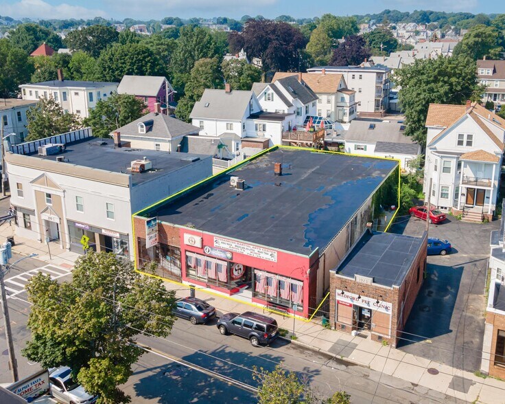 393 Main St, Medford, MA à vendre - Photo de l’immeuble – Image 1 sur 14