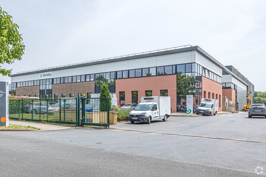 7 Rue Du Commandant D'estienne D'orves, Villeneuve-la-Garenne à louer - Photo principale – Image 1 sur 4