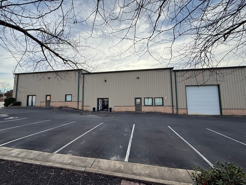 26 Perchwood Dr, Fredericksburg, VA à vendre - Photo de l’immeuble – Image 1 sur 28