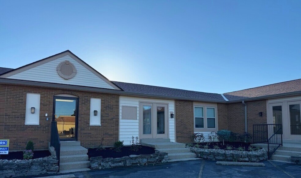 9280 Plainfield Rd, Blue Ash, OH à louer - Photo principale – Image 1 sur 17
