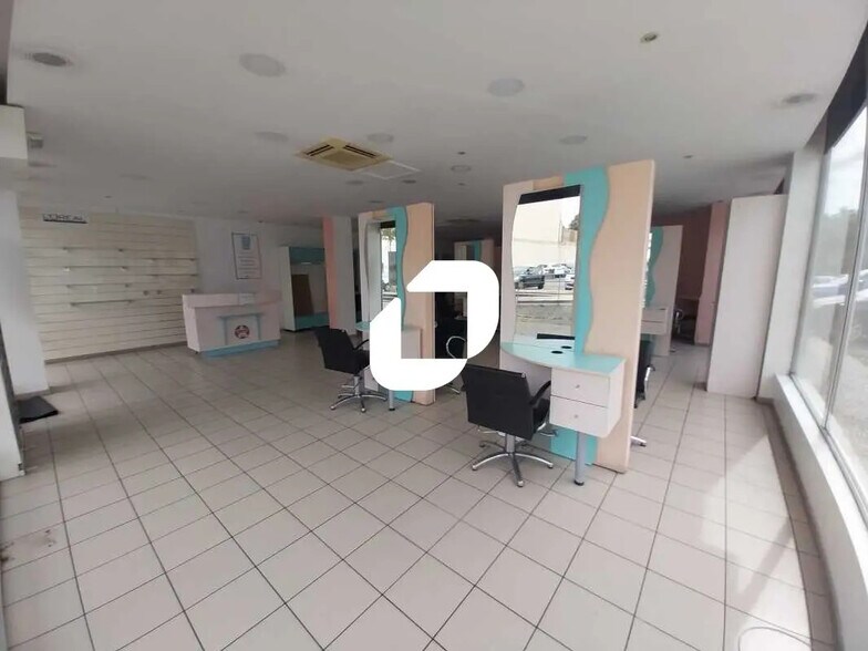 Local commercial dans Saint-Médard-en-Jalles à louer - Photo de l’immeuble – Image 2 sur 6