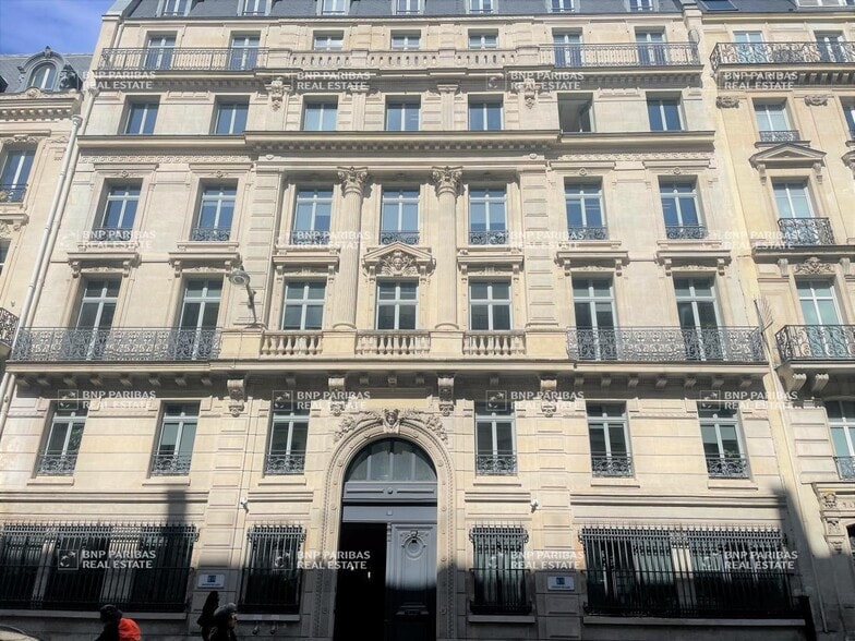 42 Rue De Châteaudun, Paris à louer - Photo de l’immeuble – Image 1 sur 7