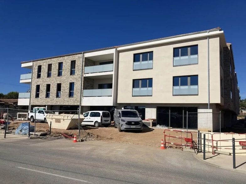 Bureau dans Sanary-sur-Mer à vendre - Photo de l’immeuble – Image 1 sur 15