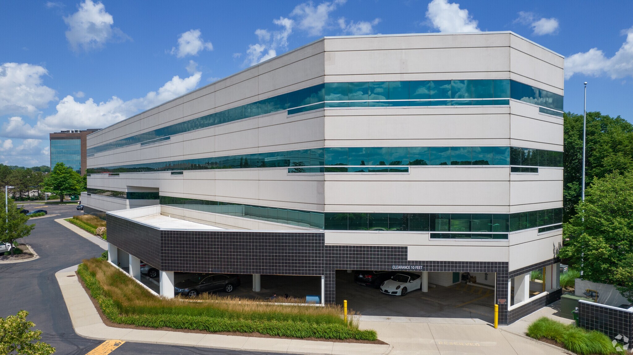 2701 Troy Center Dr, Troy, MI à louer Photo principale– Image 1 sur 14
