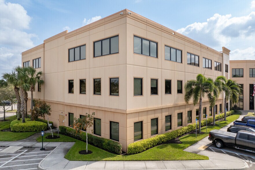 12651 Gateway Blvd, Fort Myers, FL à louer - Photo de l’immeuble – Image 3 sur 5