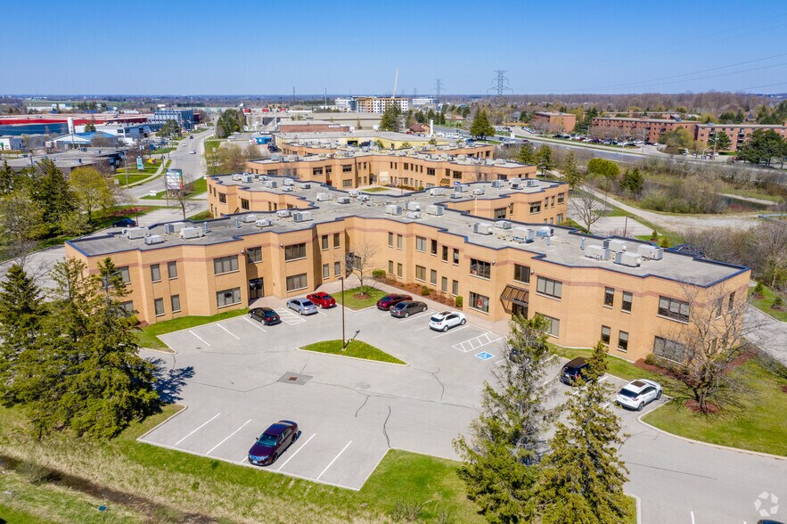 151 Frobisher Dr, Waterloo, ON à vendre - Photo de l’immeuble – Image 2 sur 4