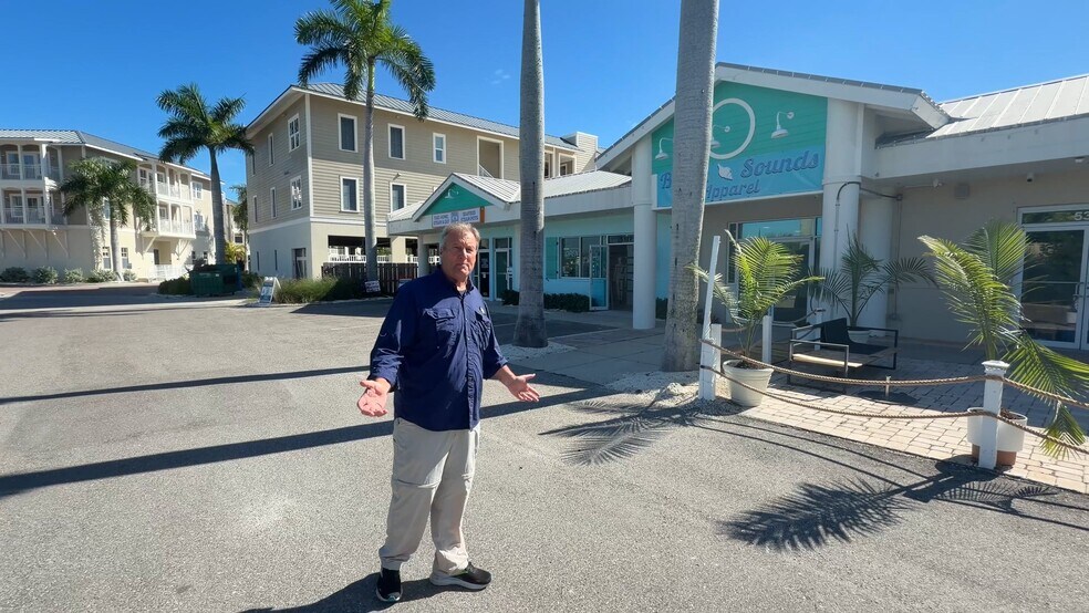 5319 Gulf Dr, Holmes Beach, FL à louer - Vidéo sur l’annonce professionnelle – Image 2 sur 5