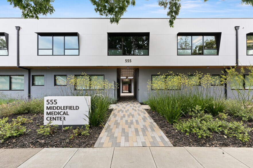 535-555 Middlefield Rd, Palo Alto, CA à louer - Photo de l’immeuble – Image 2 sur 4