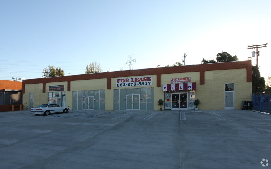 8220 Coldwater Canyon Ave, North Hollywood, CA à louer - Photo de l’immeuble – Image 3 sur 4