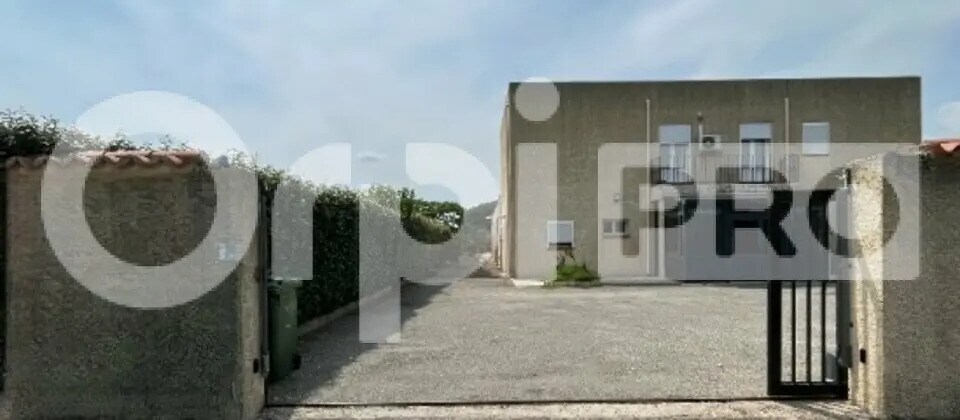 Local d'activités dans Istres à vendre - Photo de l’immeuble – Image 1 sur 4