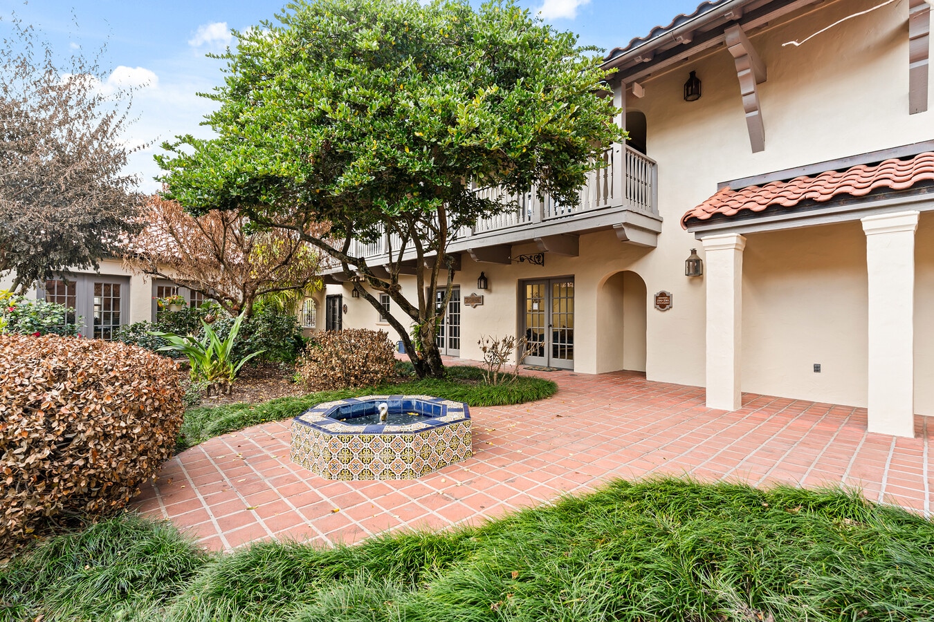 2180 N Park Ave, Winter Park, FL 32789 - Lot 200 -  - Photo intérieure - Image 1 of 5