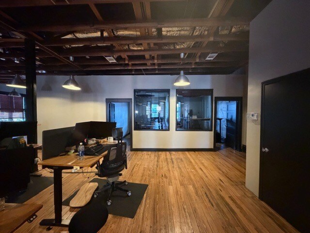 214 E Louisiana St, McKinney, TX à louer - Photo de l’immeuble – Image 3 sur 14