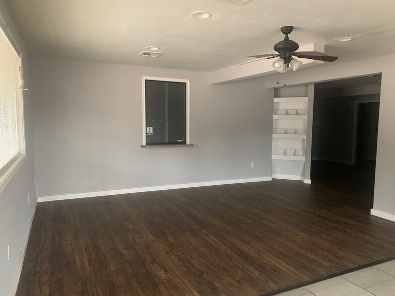 635 N Robinson Dr, Robinson, TX à louer - Photo de l’immeuble – Image 2 sur 6