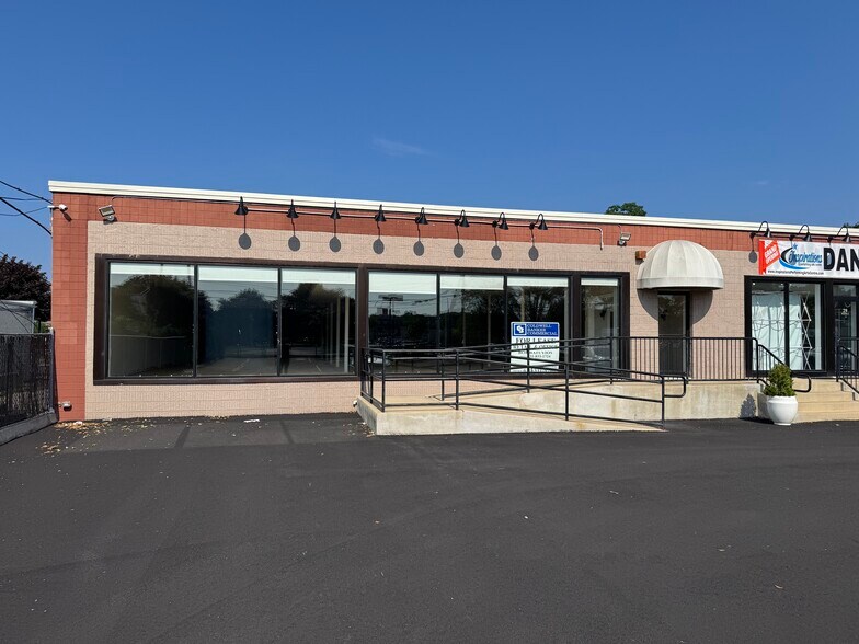 29 Rocky Point Yaphank Rd, Rocky Point, NY à louer - Photo de l’immeuble – Image 1 sur 11