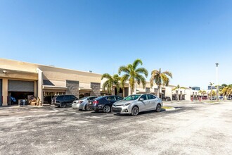 1801-1839 NW 79th Ave, Doral, FL à louer Photo de l’immeuble– Image 1 sur 10