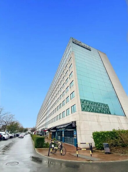 Bureau dans Asnières-sur-Seine à vendre - Photo de l’immeuble – Image 1 sur 7