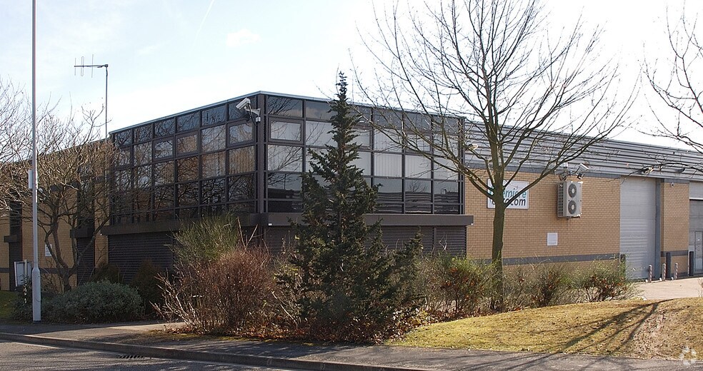 5-12 Waterside Dr, Slough à louer - Photo de l’immeuble – Image 3 sur 6