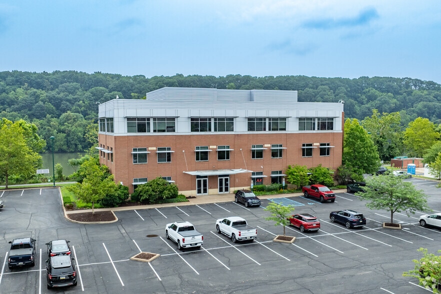 385 E Waterfront Dr, Homestead, PA à louer - Photo principale – Image 1 sur 14