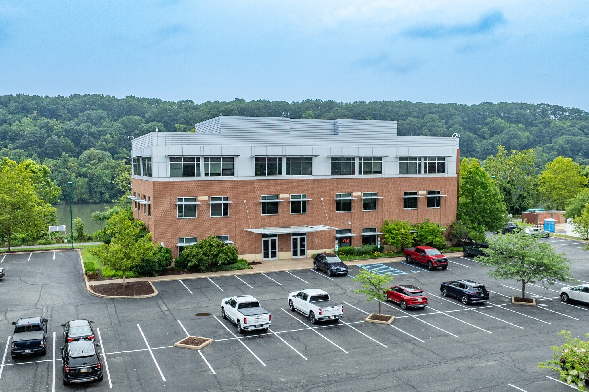 385 E Waterfront Dr, Homestead, PA à louer Photo principale– Image 1 sur 15