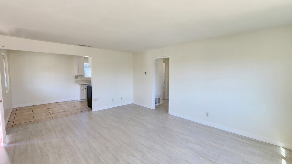 2325 Angela St, Pomona, CA à vendre - Photo intérieure – Image 3 sur 67