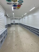 70-03 Myrtle Ave, Glendale, NY à vendre Photo intérieure– Image 2 sur 11