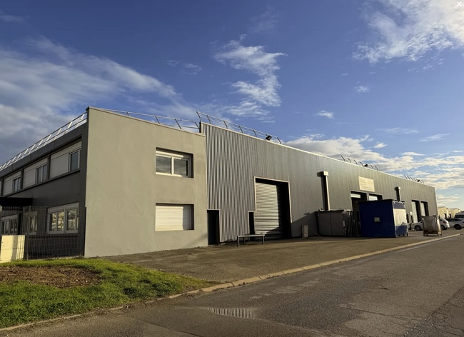 Plus de détails pour 9 Avenue Du Maréchal De Lattre De Tassigny, Meyzieu - Bureau, Local d'activités à louer