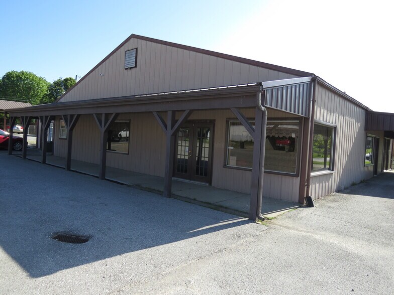 756 Lakeshore Dr, Scottsburg, IN à vendre - Photo principale – Image 1 sur 144