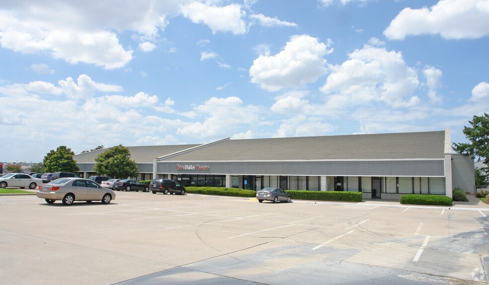 6833-6869 Green Oaks Rd, Fort Worth, TX à louer - Photo de l’immeuble – Image 1 sur 4