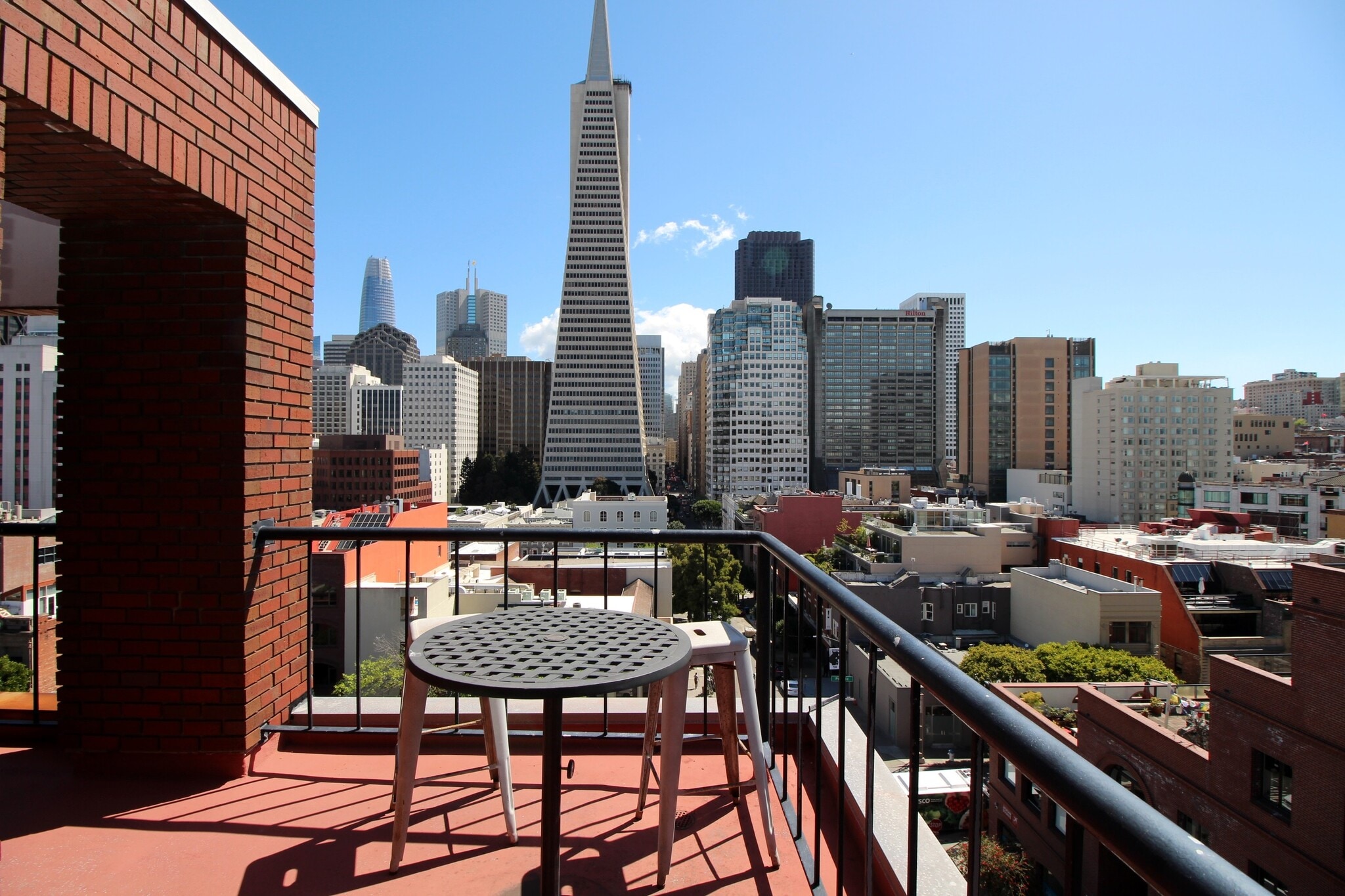 930 Montgomery St, San Francisco, CA à louer Photo de l’immeuble– Image 1 sur 3