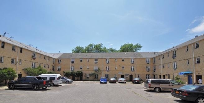 2791 Linden Blvd, Brooklyn, NY à vendre - Photo de l’immeuble – Image 2 sur 9