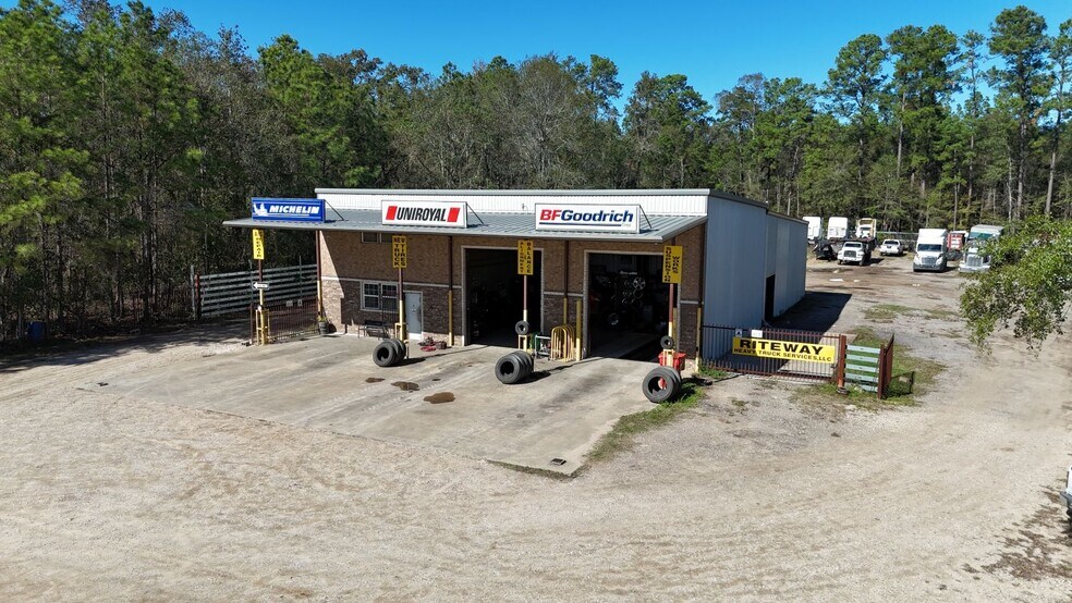 13121 Highway 105 E, Cut And Shoot, TX à vendre - Photo de l’immeuble – Image 2 sur 11