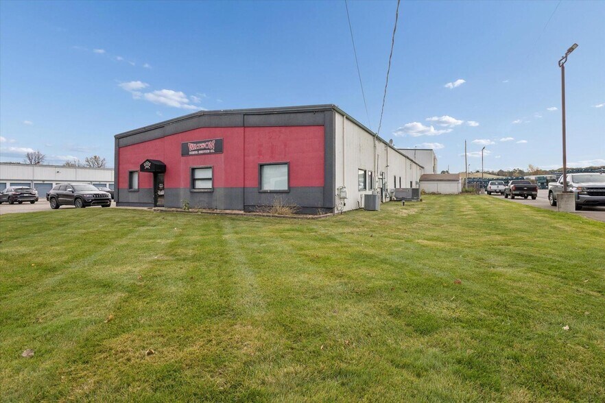 1005 Thorrez Rd, Jackson, MI à vendre - Photo de l’immeuble – Image 2 sur 13