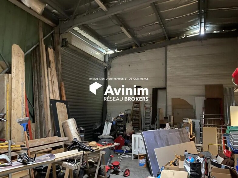 Local d'activités dans Saint-Nazaire-les-Eymes à vendre - Photo intérieure – Image 3 sur 13