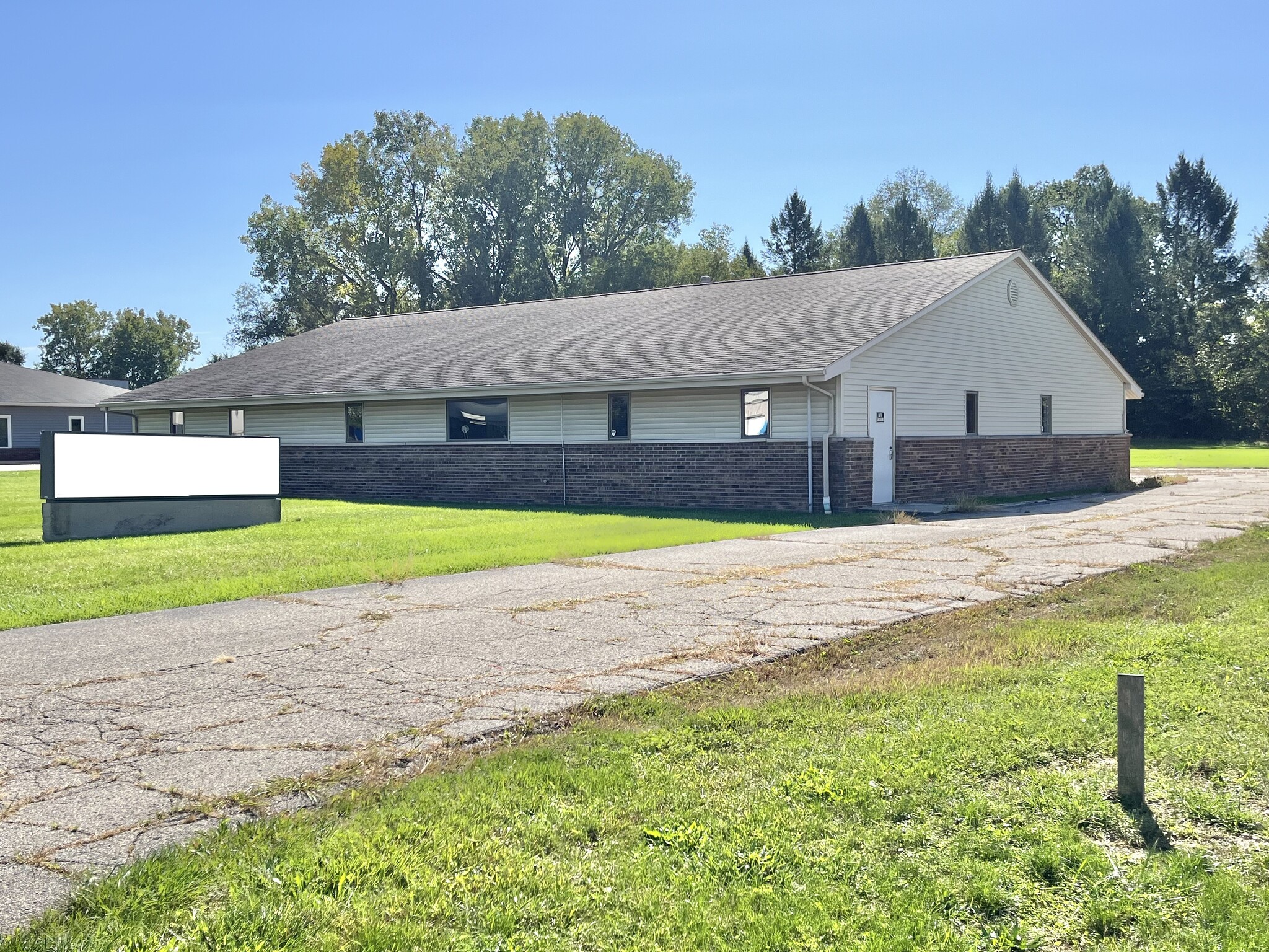 189 E Bell Dr, Warsaw, IN à louer Photo de l’immeuble– Image 1 sur 12