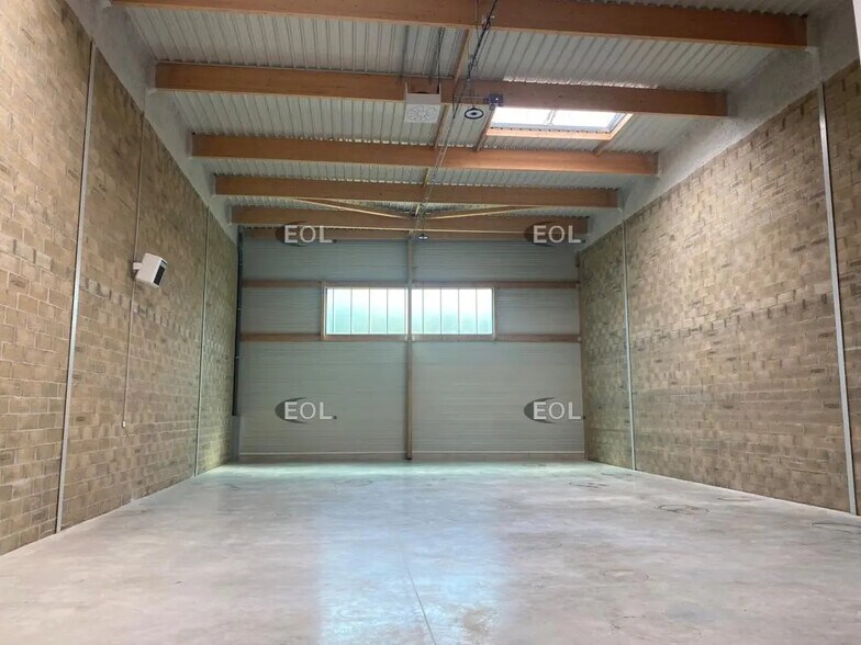 Local d’activités dans Condé-Sainte-Libiaire à louer - Photo de l’immeuble – Image 3 sur 5