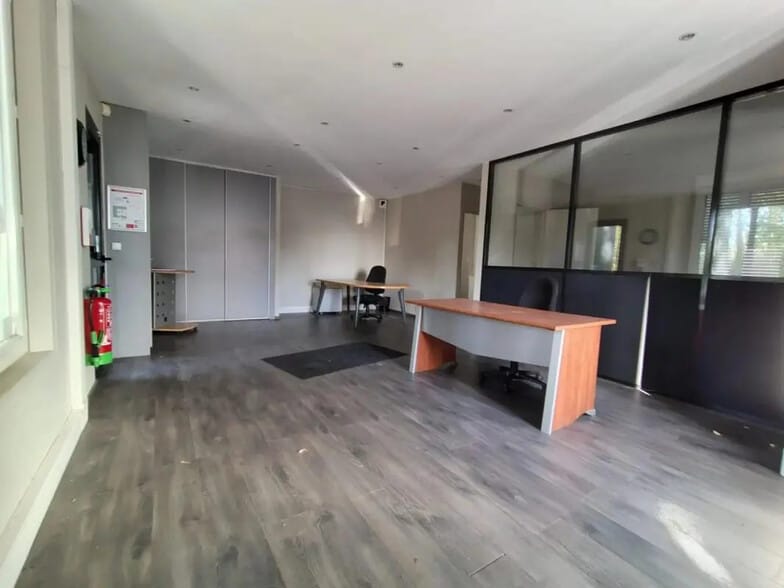 46 Rue Des Broderies, Coignières à louer - Photo de l’immeuble – Image 1 sur 1