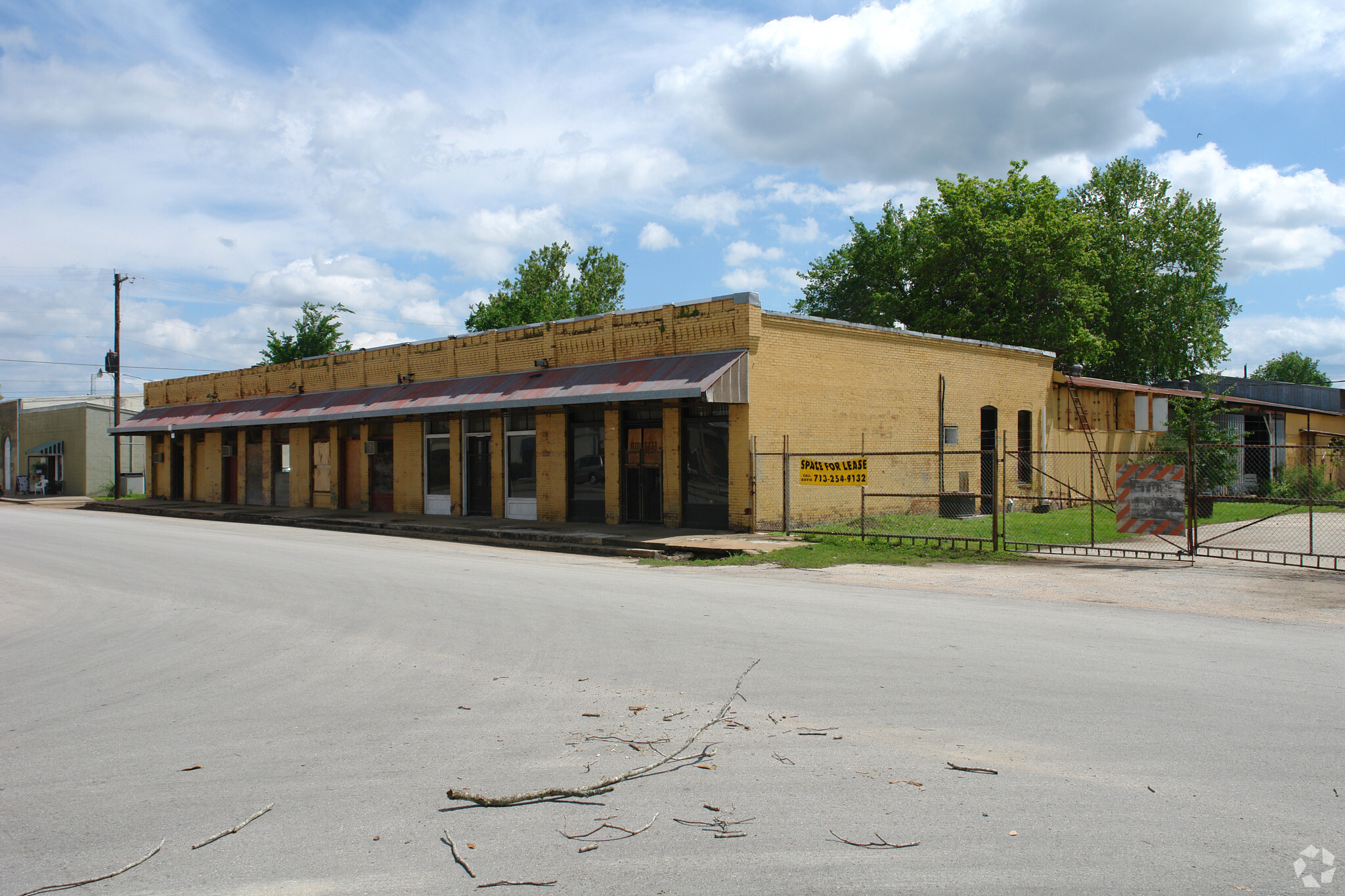109 NW 2nd St, Smithville, TX à louer Photo principale– Image 1 sur 28
